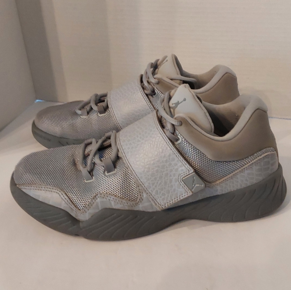 JORDAN 23 WOLF GREY 11M PRE-OWNED